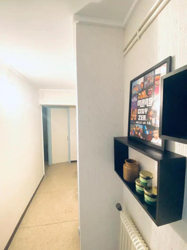 Chambre Avec Balcon Dans Une La Belle De Mai