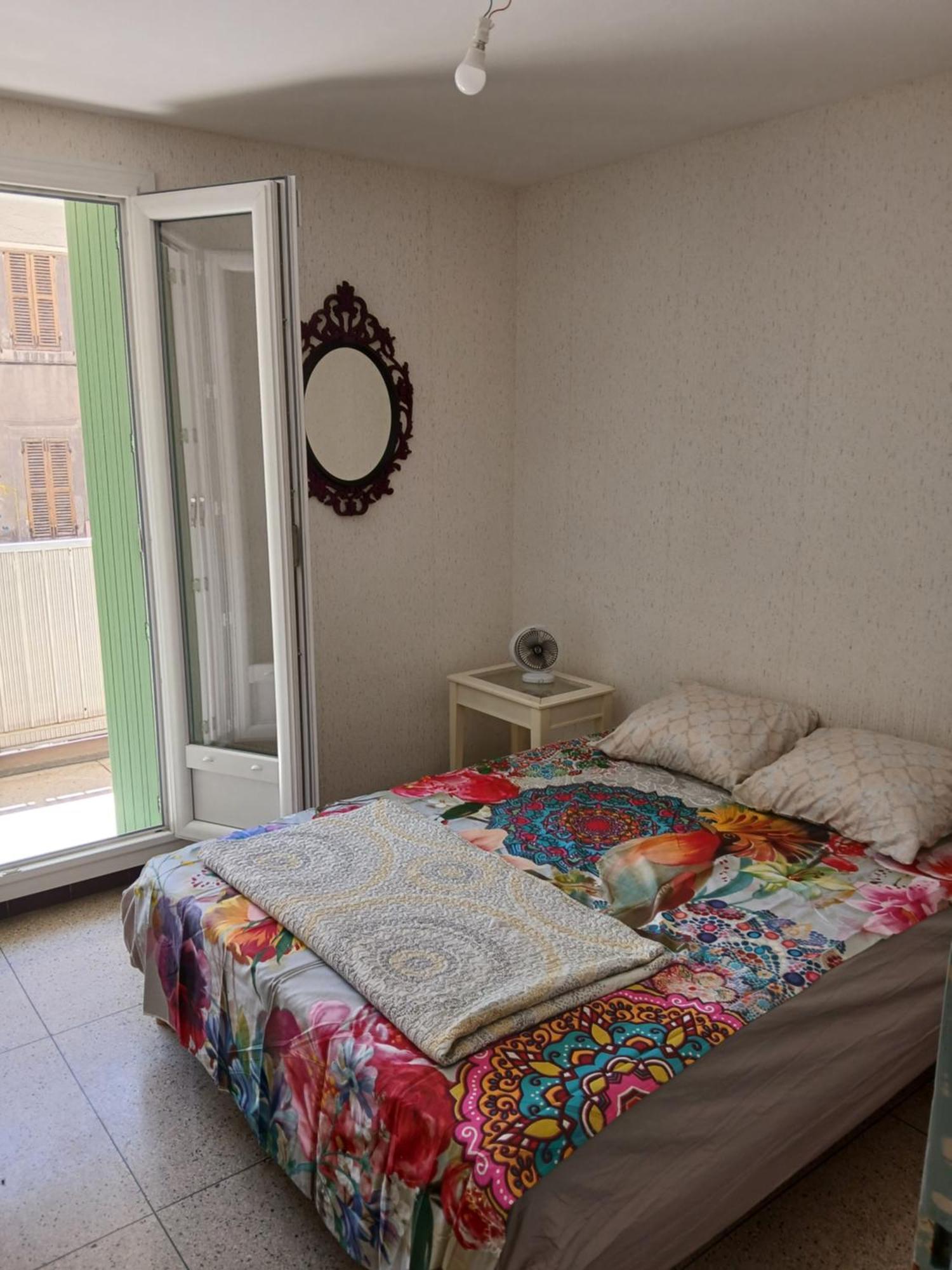 Chambre Avec Balcon Dans Une La Belle De Mai * Marseille