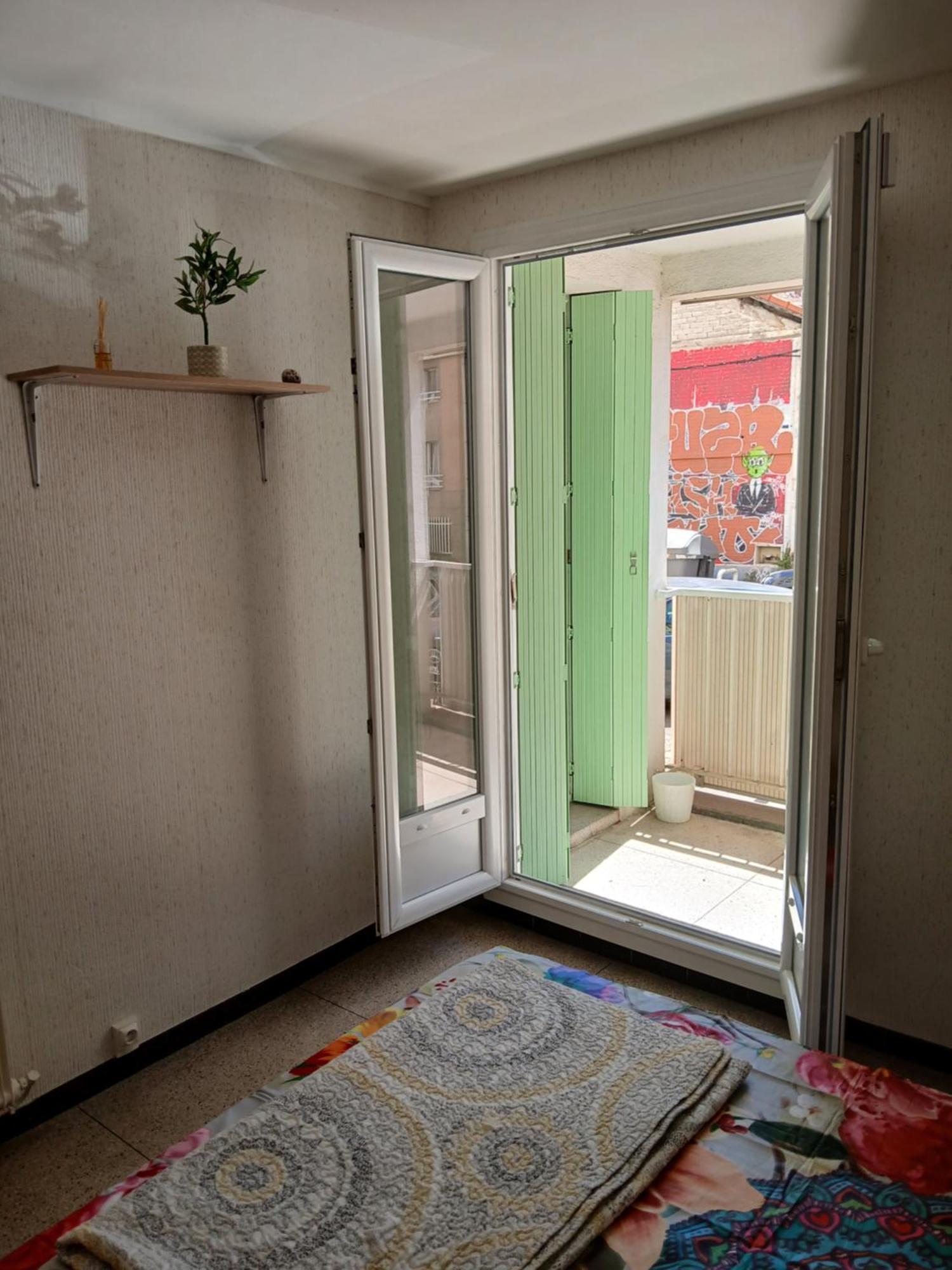 Chambre Avec Balcon Dans Une La Belle De Mai Apartment *