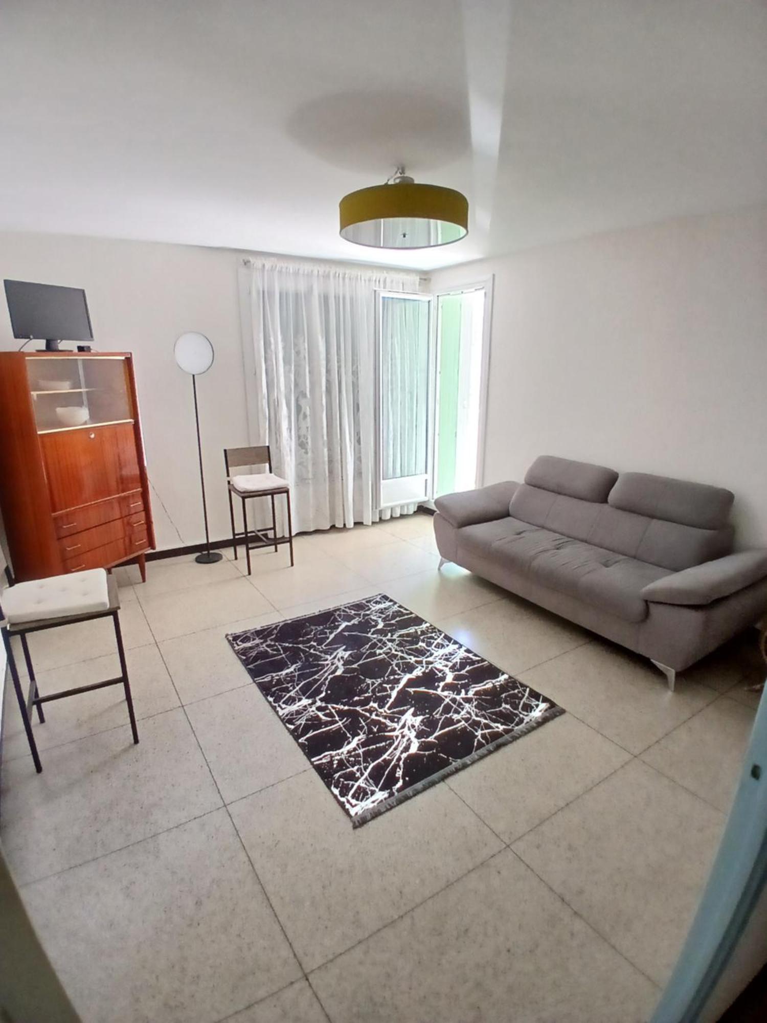 Apartment Chambre Avec Balcon Dans Une La Belle De Mai *